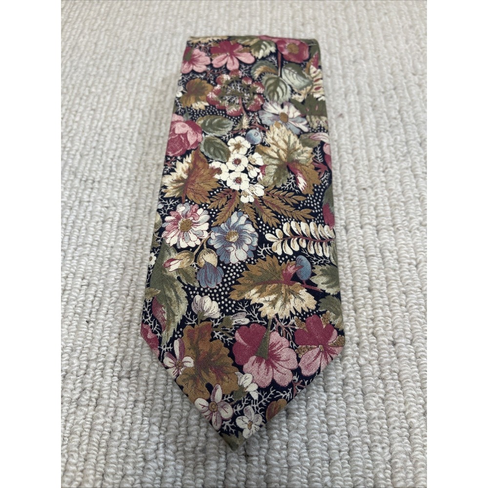 VINTAGE Banana Republic Safari & Travel Clothing Tie Floral  Cotton USA